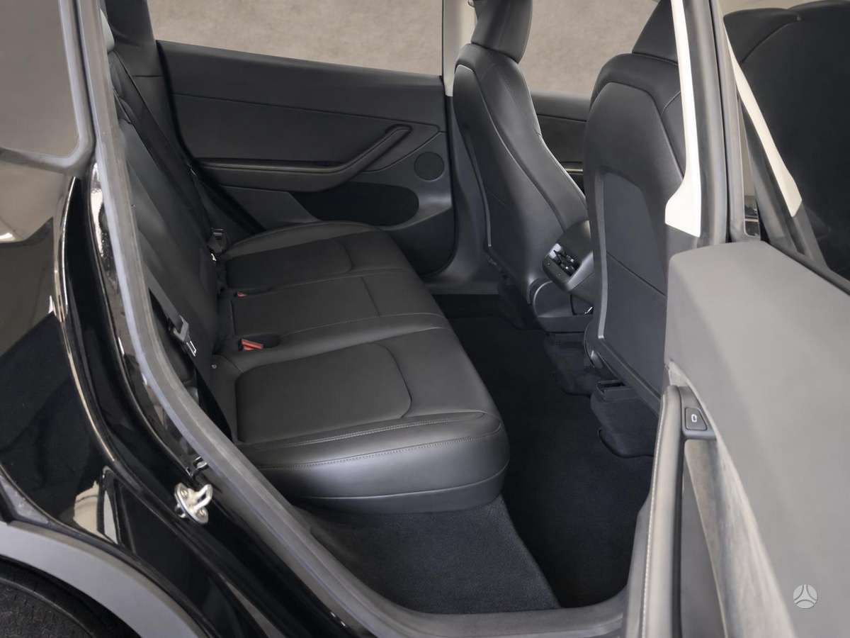Tesla Model Y - 5