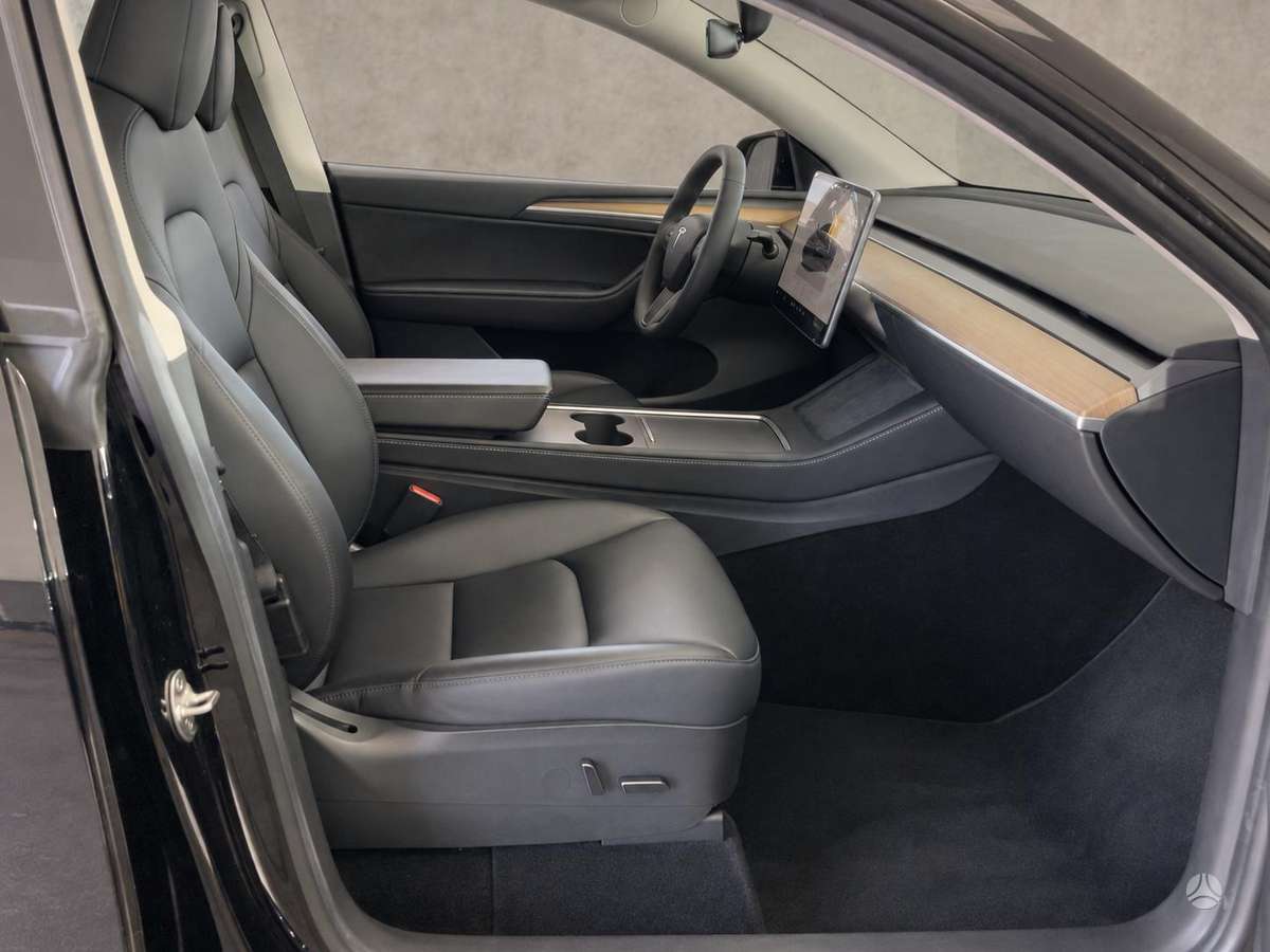 Tesla Model Y - 4