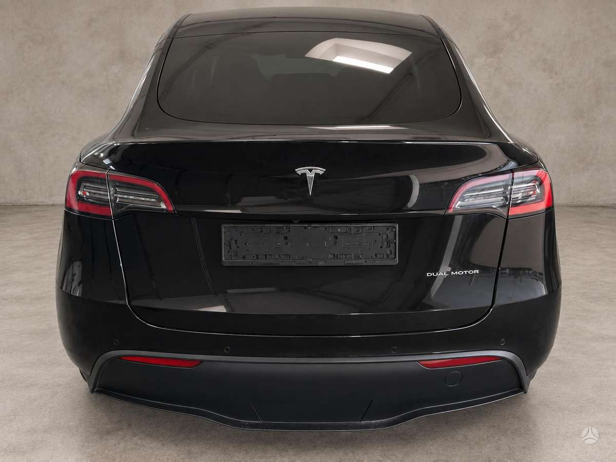Tesla Model Y - 3