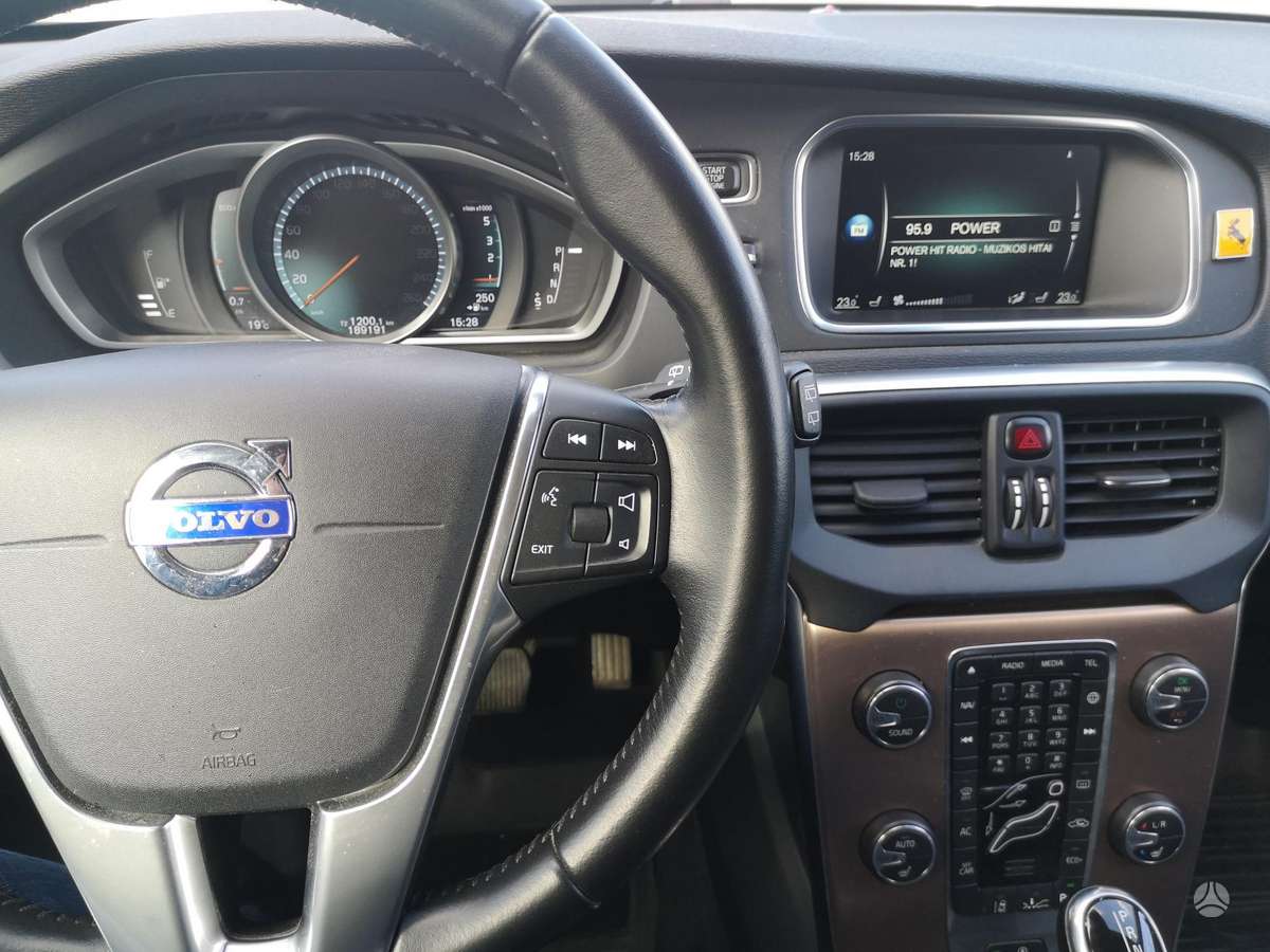 Volvo V40 Cross Country - 7