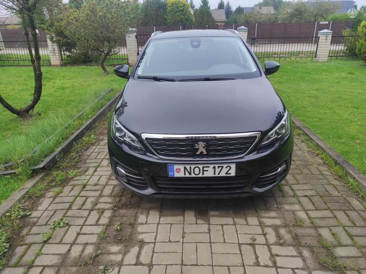 Peugeot 208 - 1