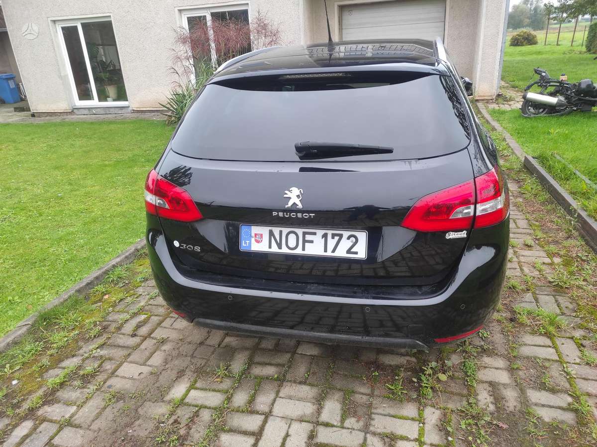 Peugeot 208 - 4