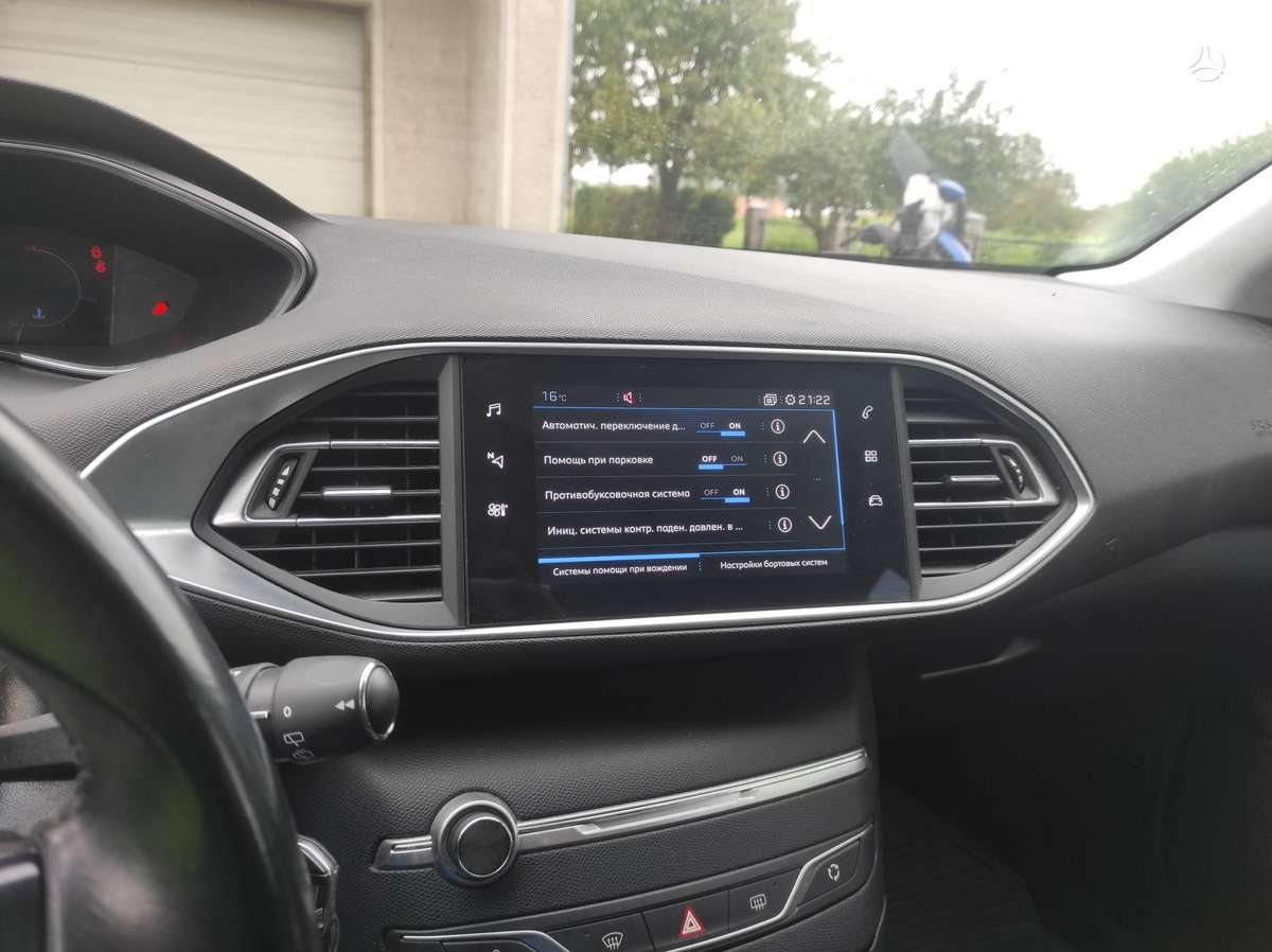Peugeot 208 - 6