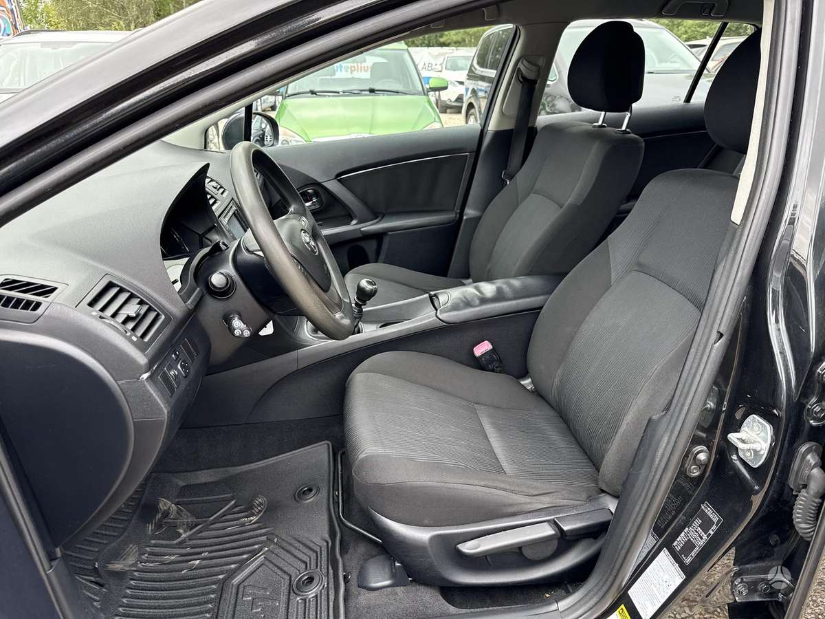 Toyota Avensis - 8