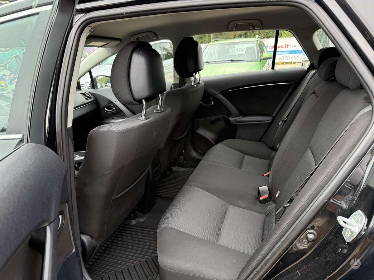 Toyota Avensis - 10