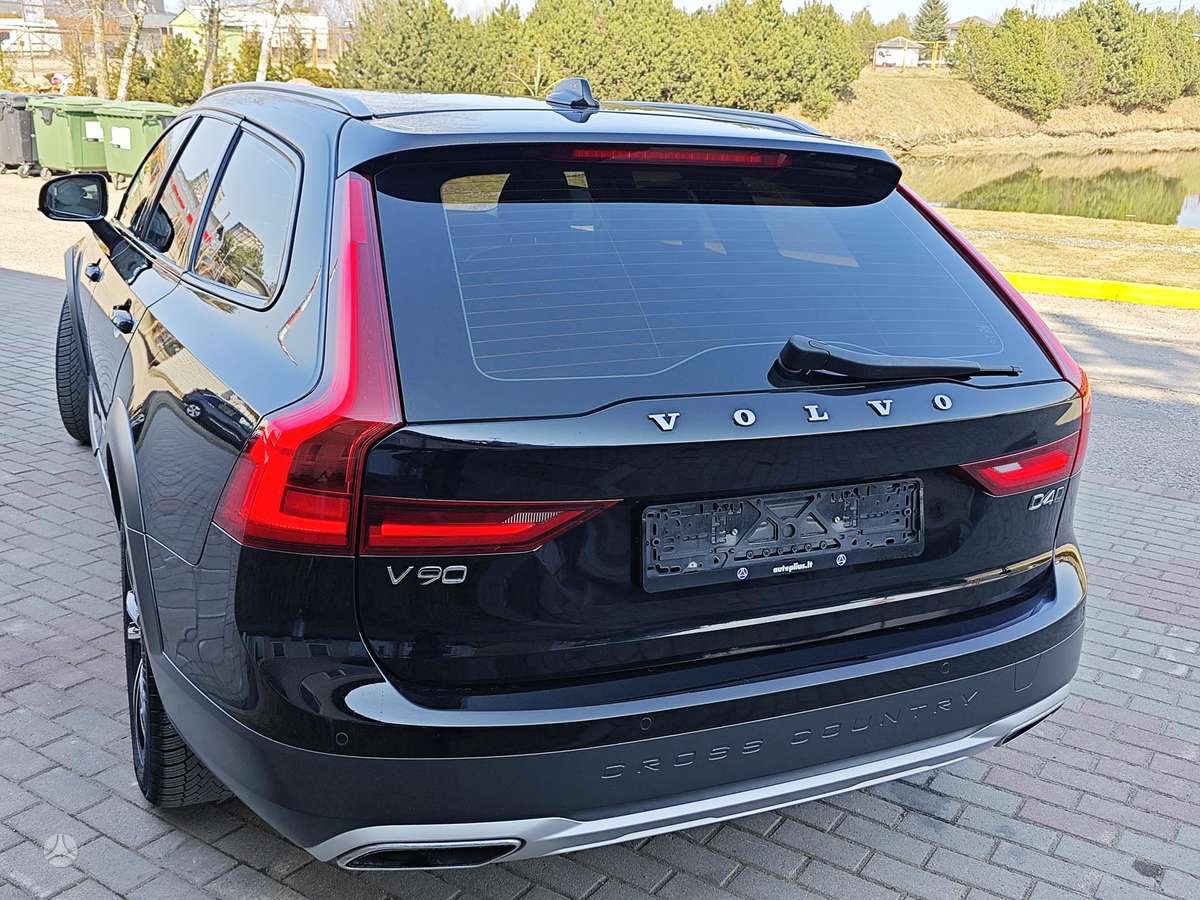 Volvo V90 Cross Country - 4