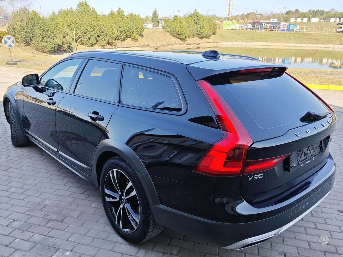 Volvo V90 Cross Country - 5