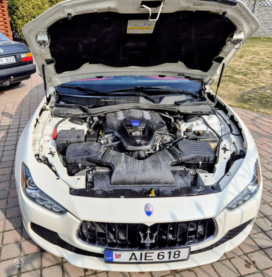 Maserati Ghibli, 3.0 l., Седан