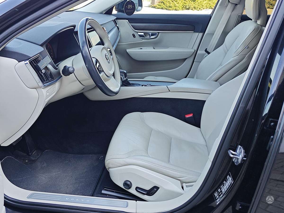 Volvo V90 Cross Country - 11