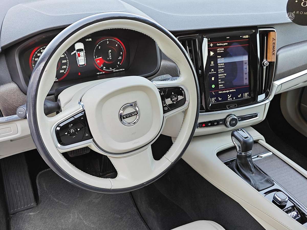 Volvo V90 Cross Country - 12