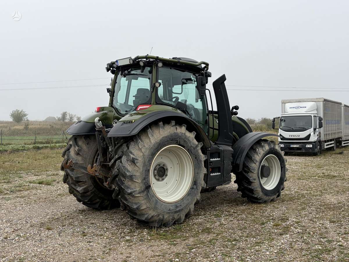 Valtra T235, tractors