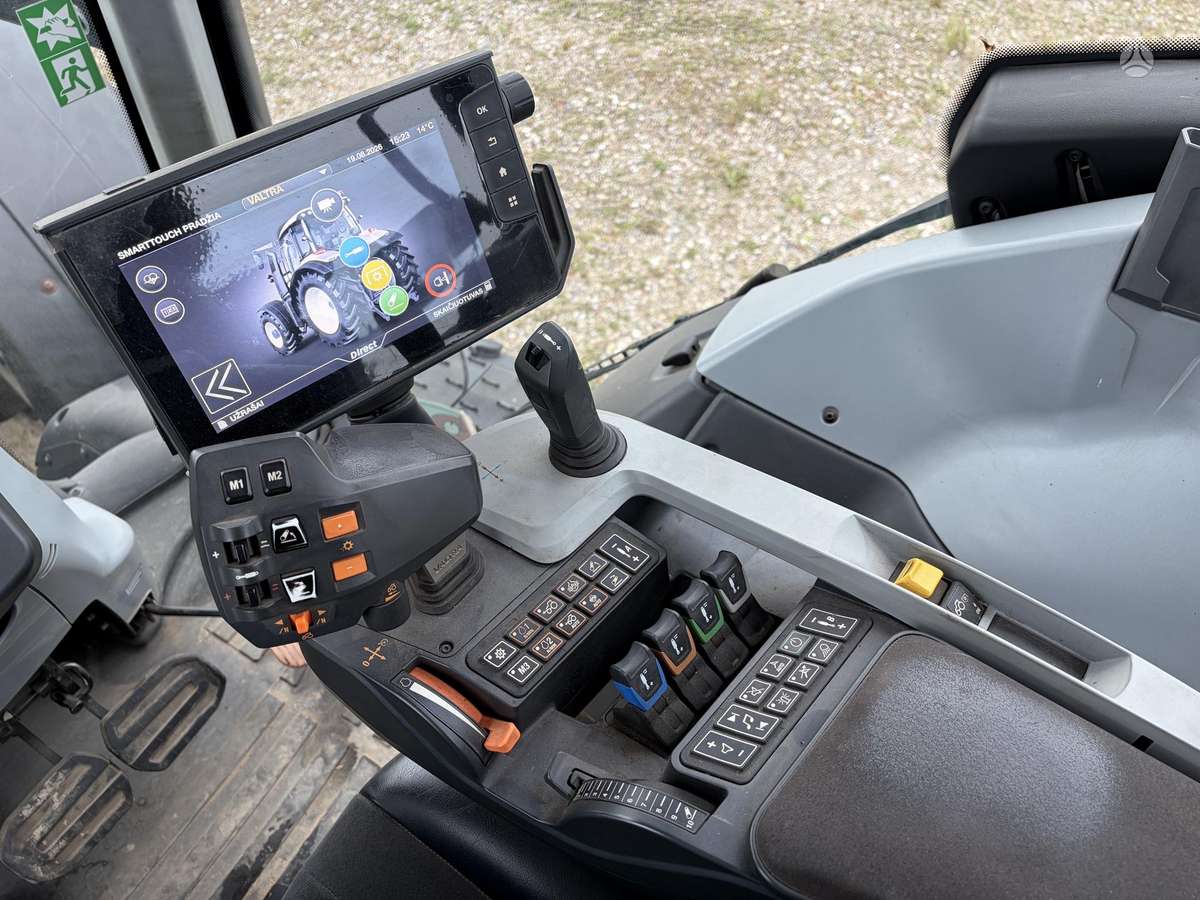 Valtra T235, tractors