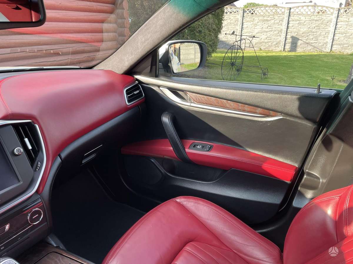 Maserati Ghibli, 3.0 l., Седан