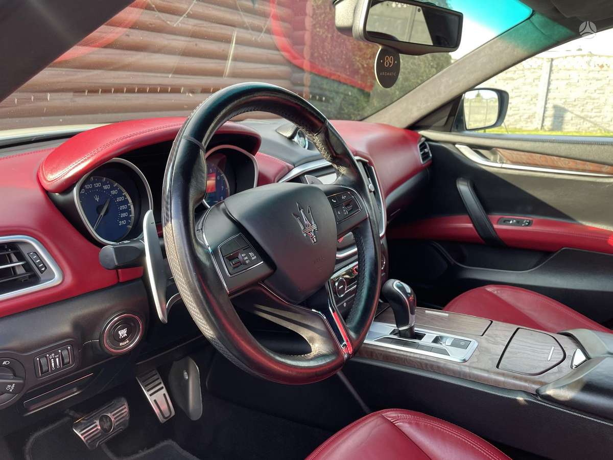 Maserati Ghibli, 3.0 l., Седан