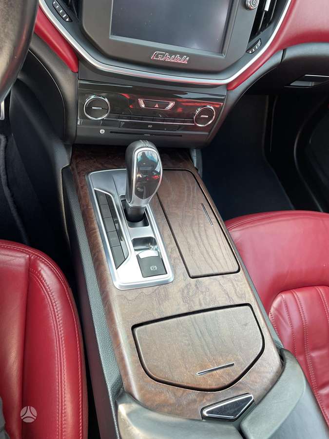 Maserati Ghibli, 3.0 l., Седан