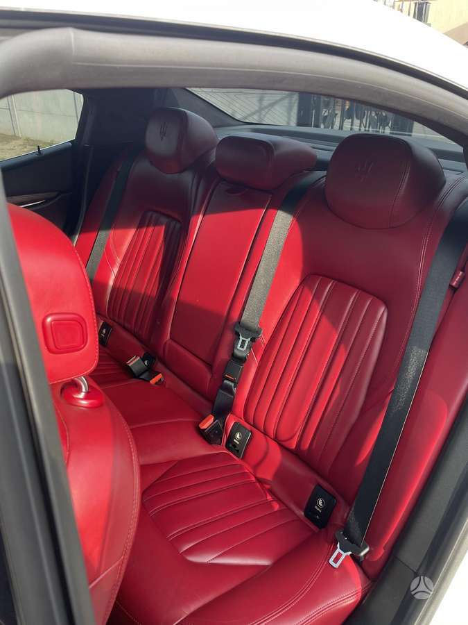 Maserati Ghibli, 3.0 l., Седан