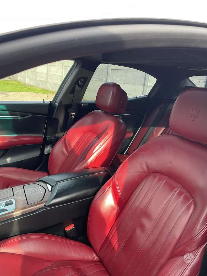 Maserati Ghibli, 3.0 l., Седан
