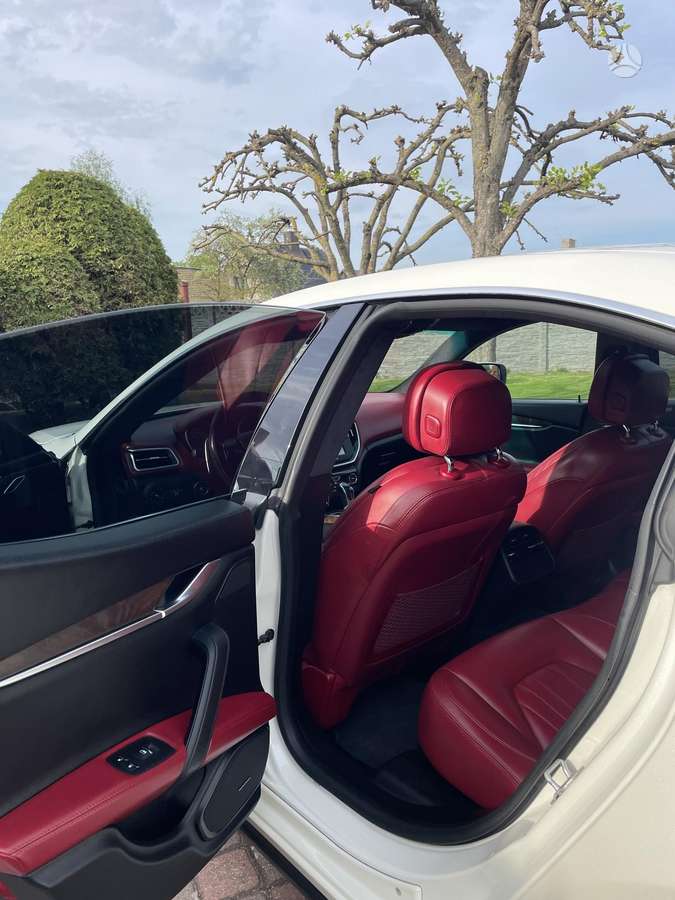 Maserati Ghibli, 3.0 l., Седан