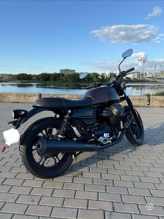 Moto Guzzi V7 750cc, street / classic