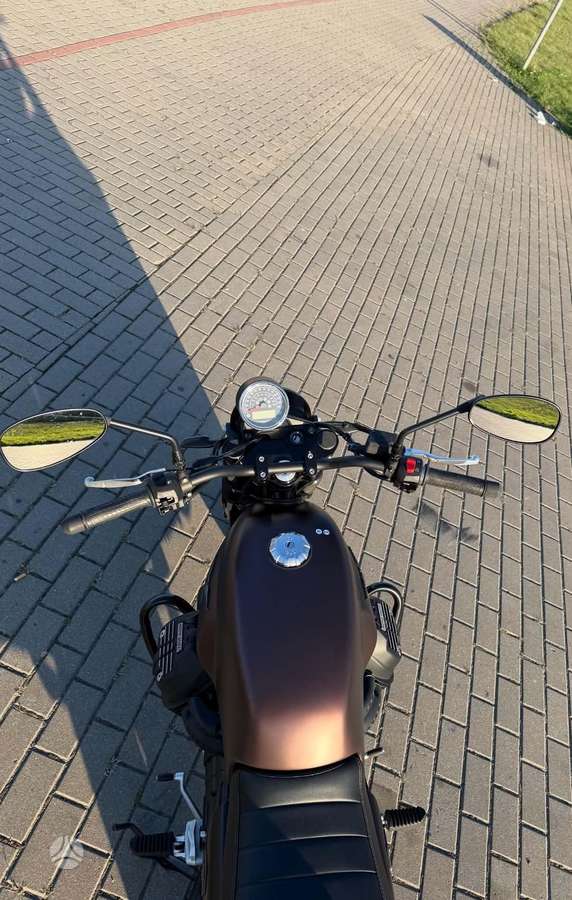 Moto Guzzi V7 750cc, street / classic