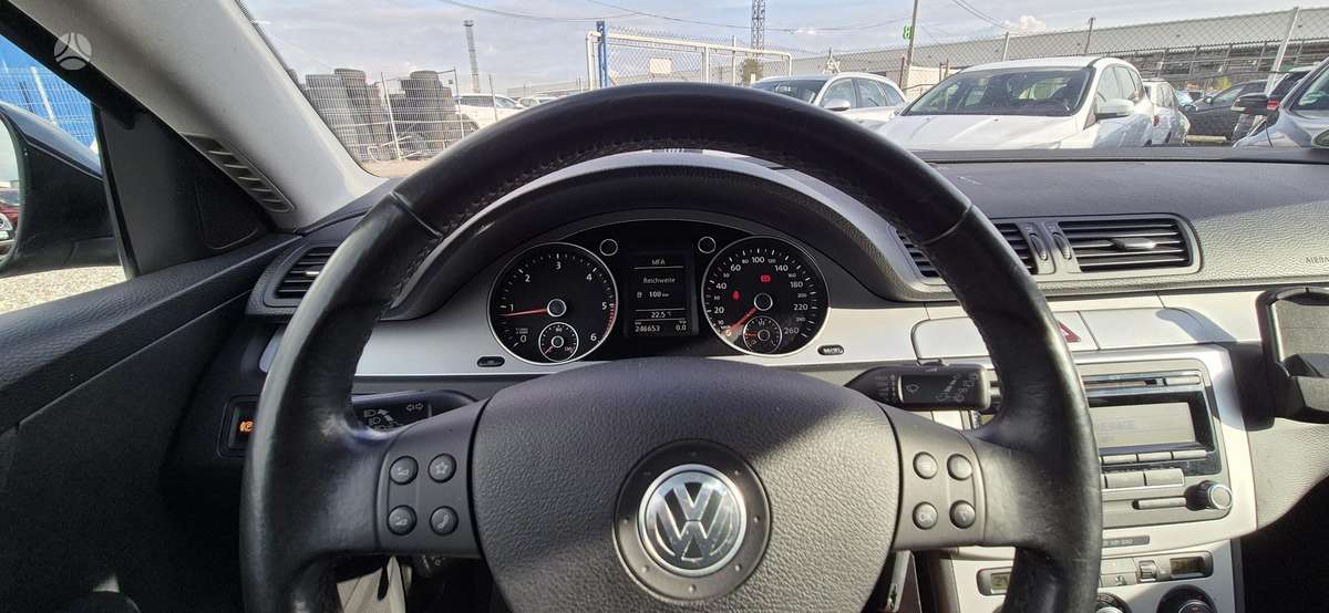Volkswagen Passat - 8