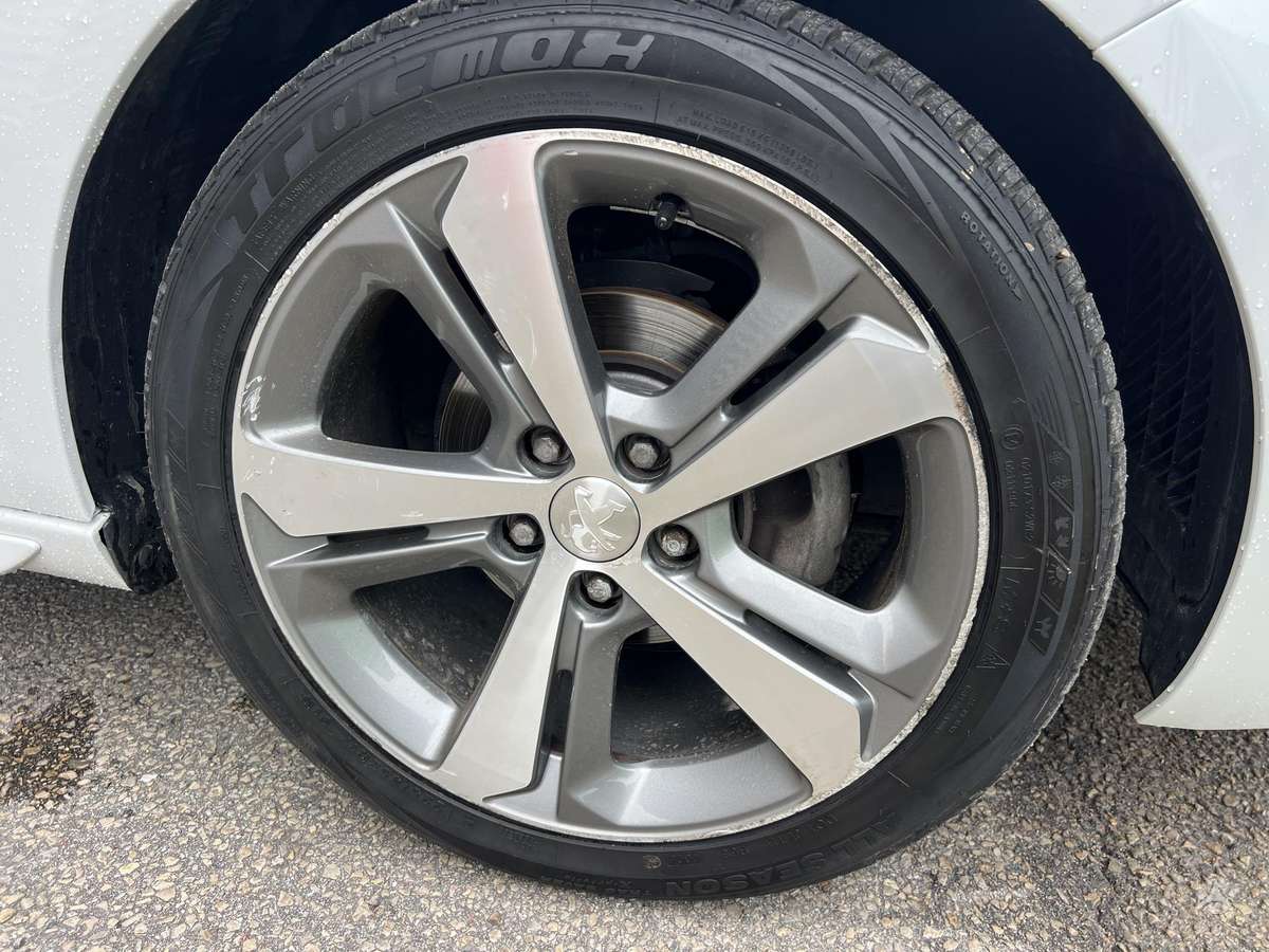 Peugeot 308, 1.2 l., hatchback