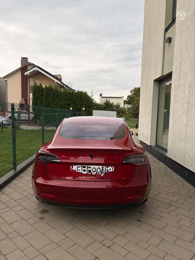 Tesla Model 3 - 5