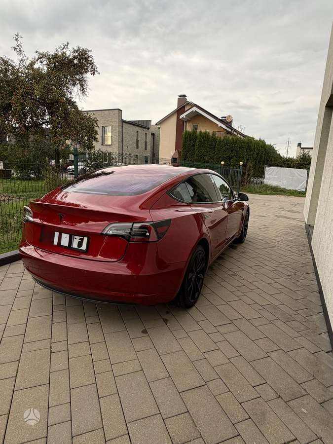 Tesla Model 3 - 7