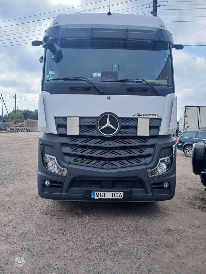 Mercedes-Benz Actros, double sleeper
