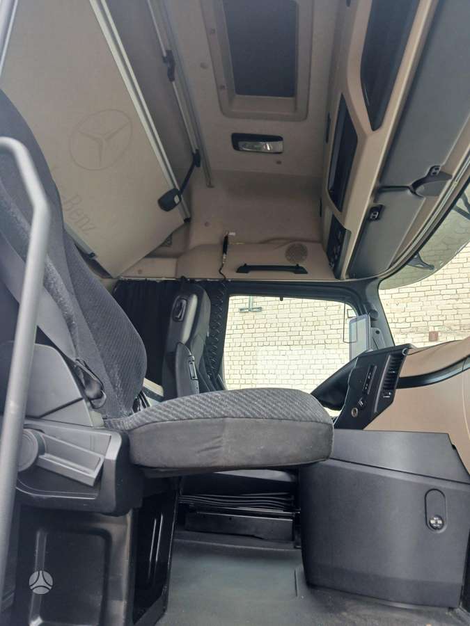 Mercedes-Benz Actros, double sleeper