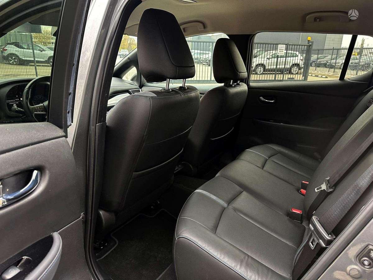 Nissan Leaf, 40 kWh, hatchback