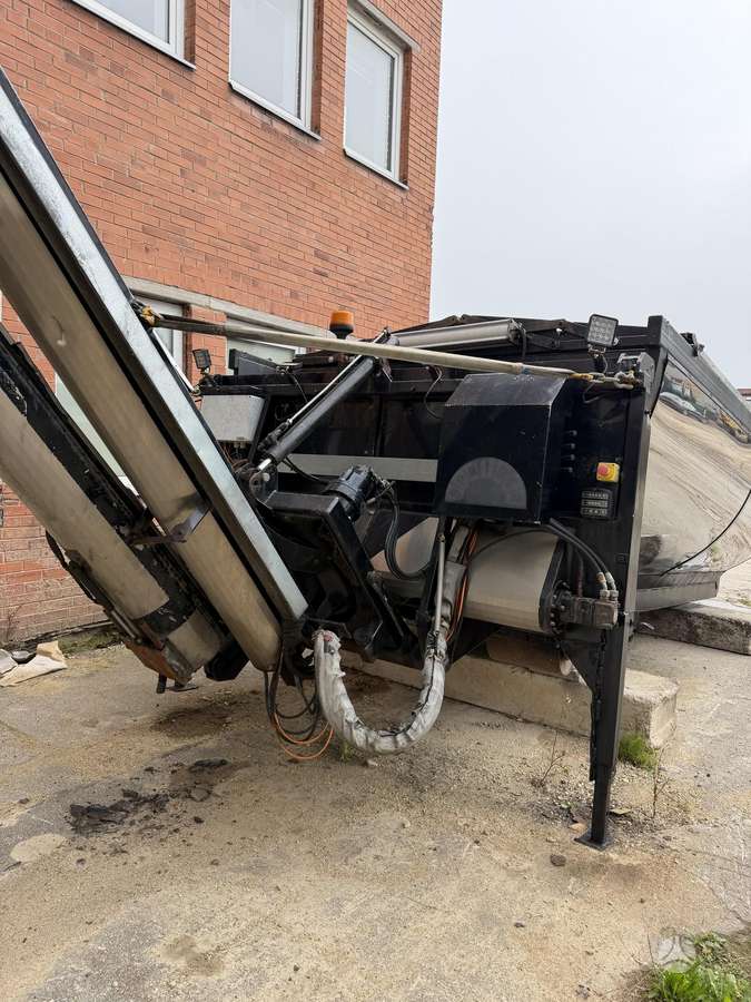 -Kita- M-25, paving machinery