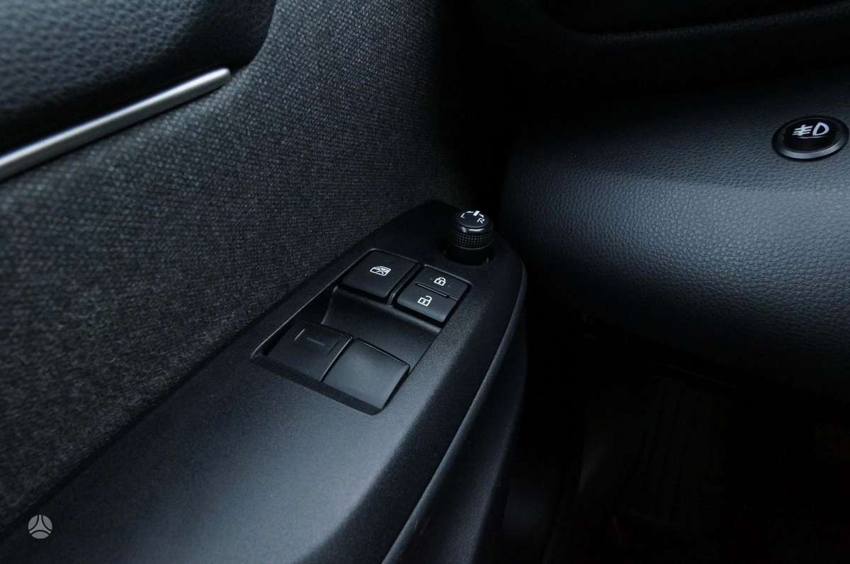 Toyota Yaris - 10