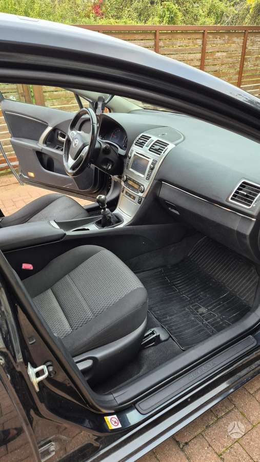 Toyota Avensis - 10