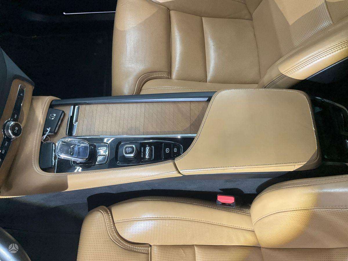 Volvo XC90 - 10
