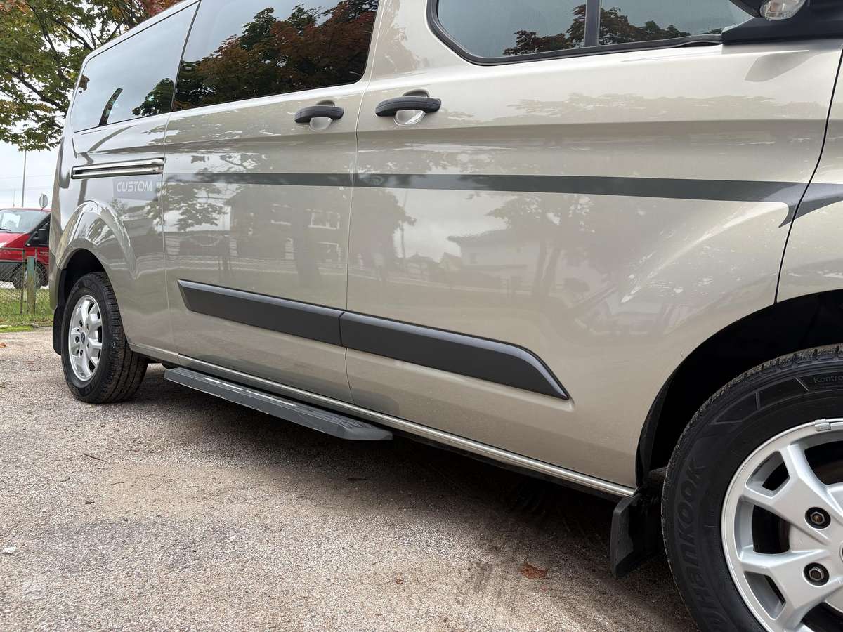 Ford Tourneo Custom - 12