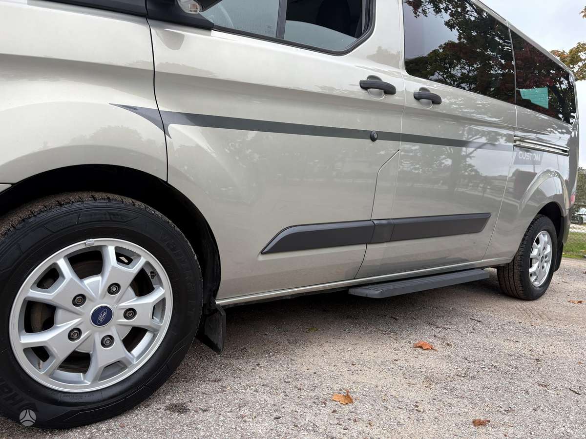 Ford Tourneo Custom - 9