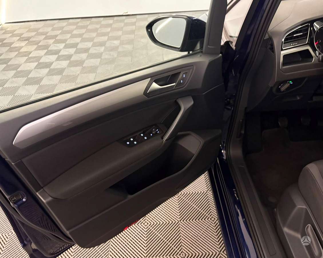 Volkswagen Touran - 7