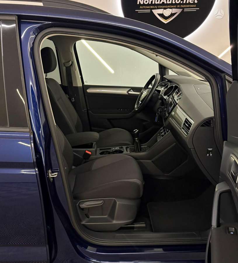 Volkswagen Touran - 10