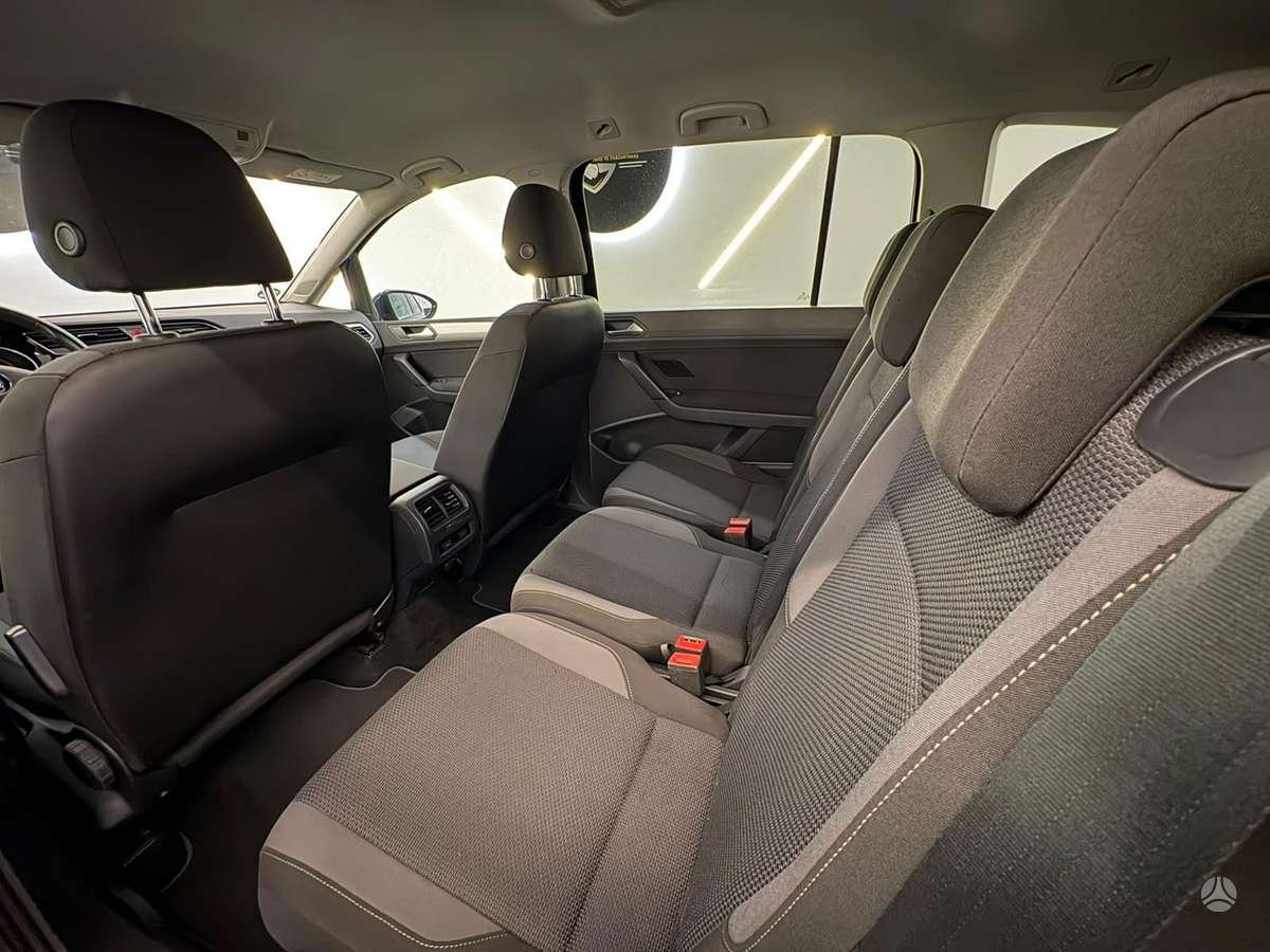 Volkswagen Touran - 11