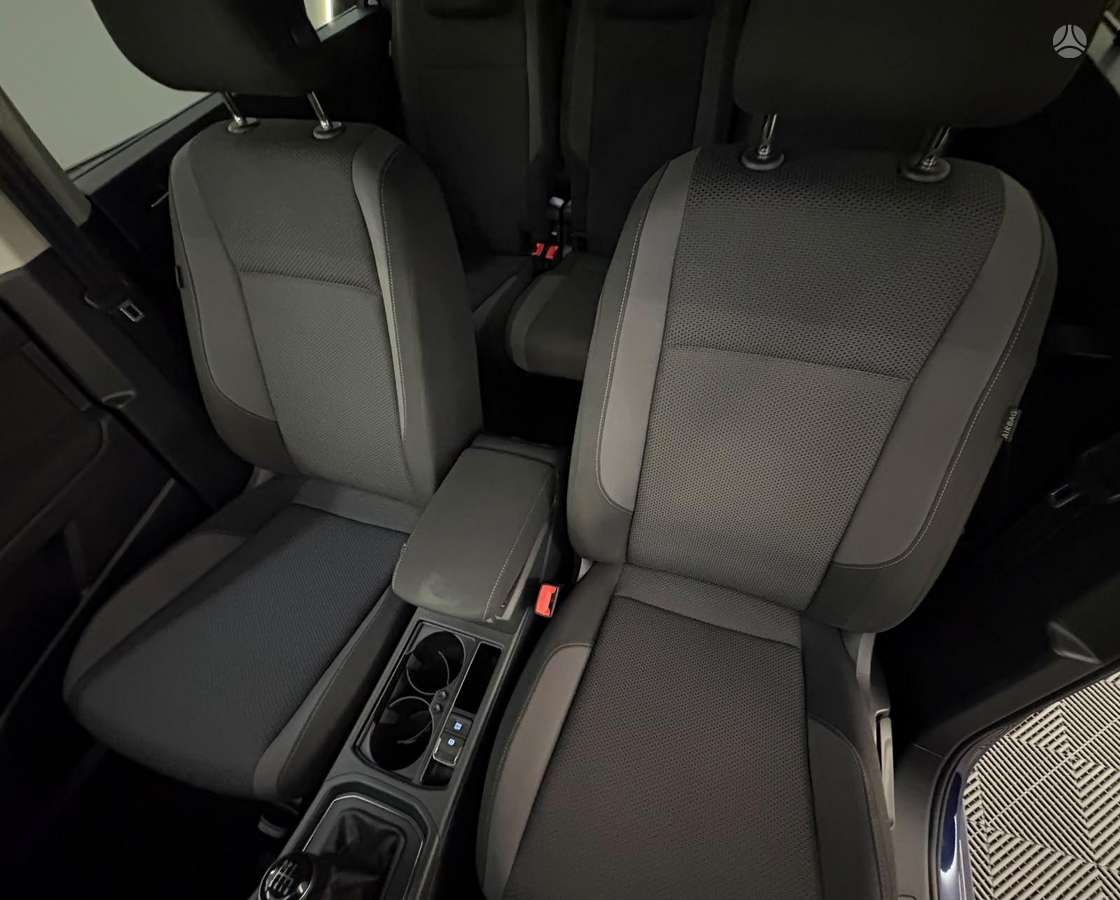 Volkswagen Touran - 12