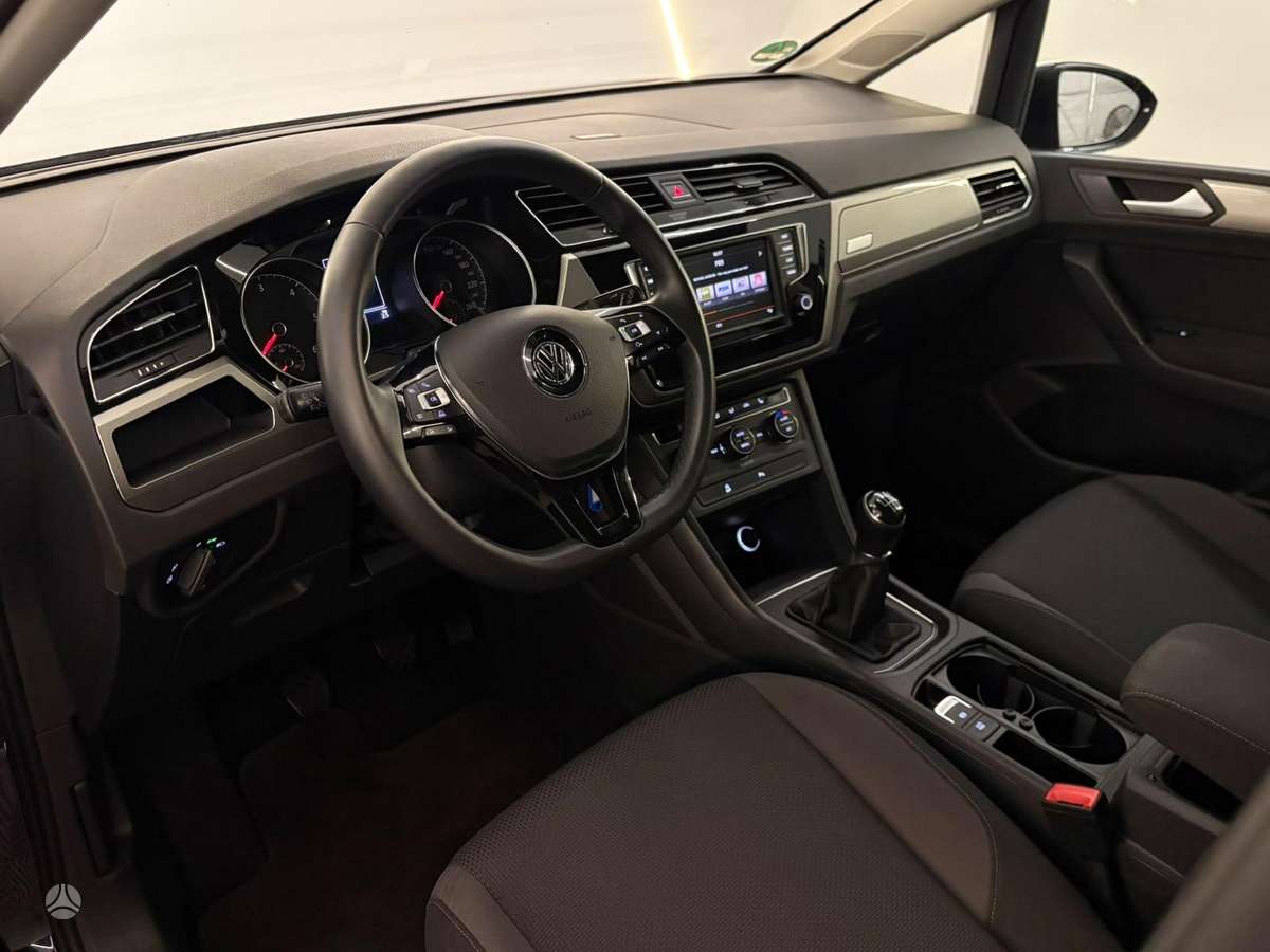 Volkswagen Touran - 2