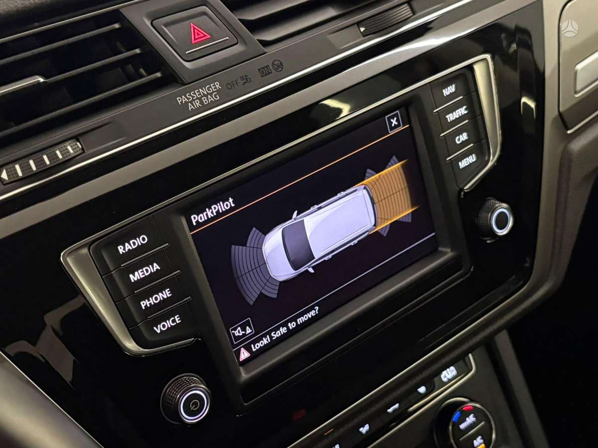 Volkswagen Touran - 4
