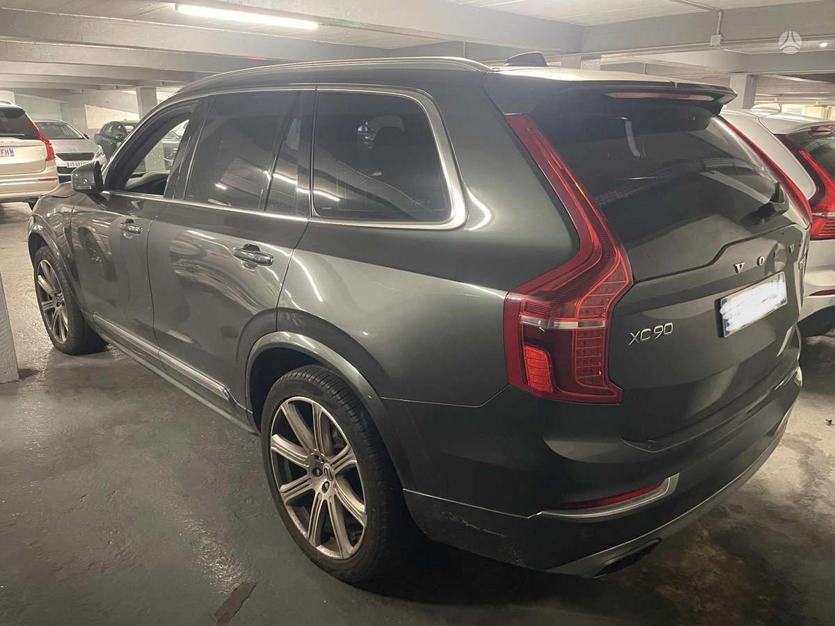 Volvo XC90 - 1