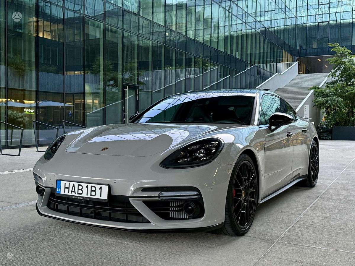 Porsche Panamera - 1