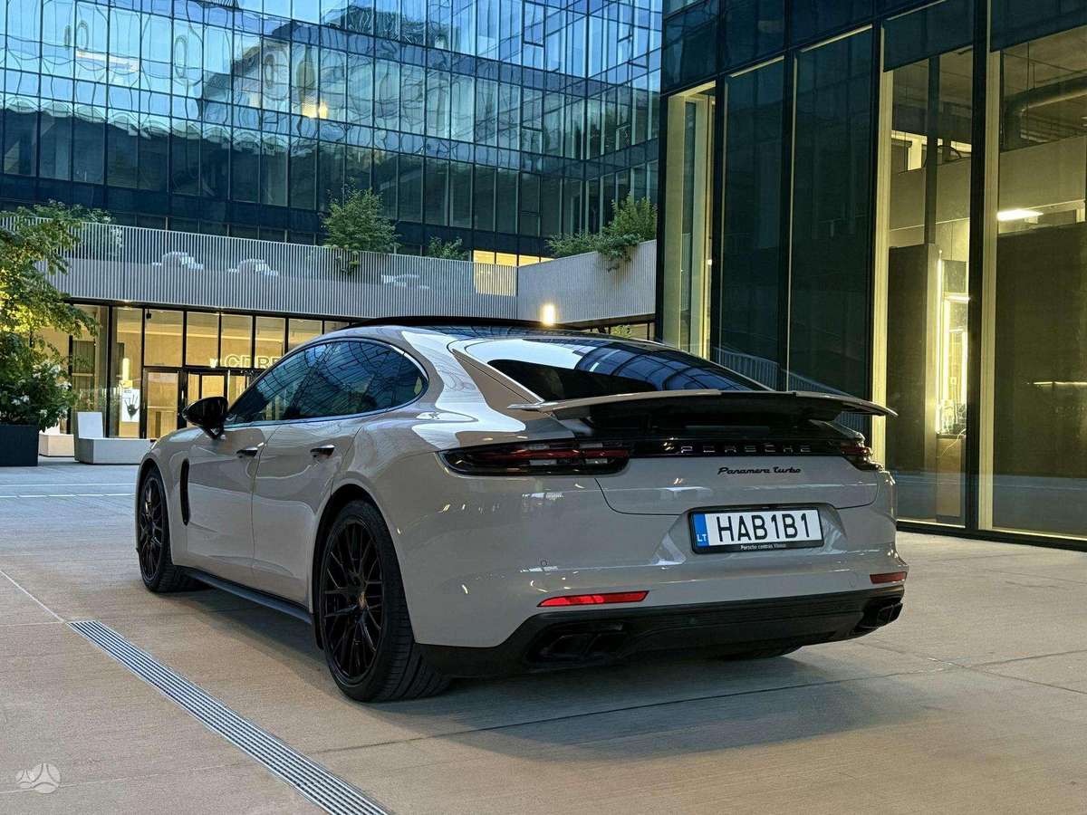 Porsche Panamera - 4