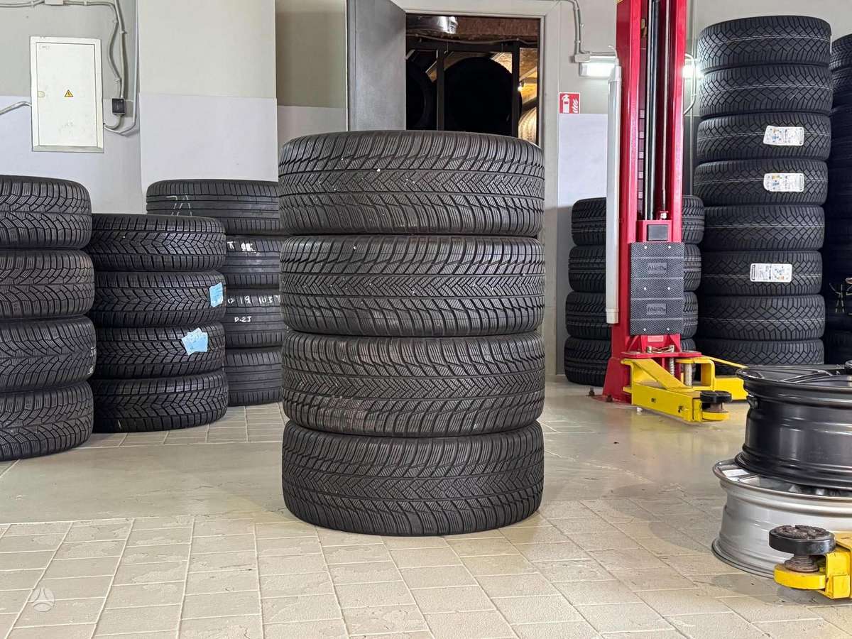 Bridgestone BLIZZAK LM001 MO, winter 235/50 R19
