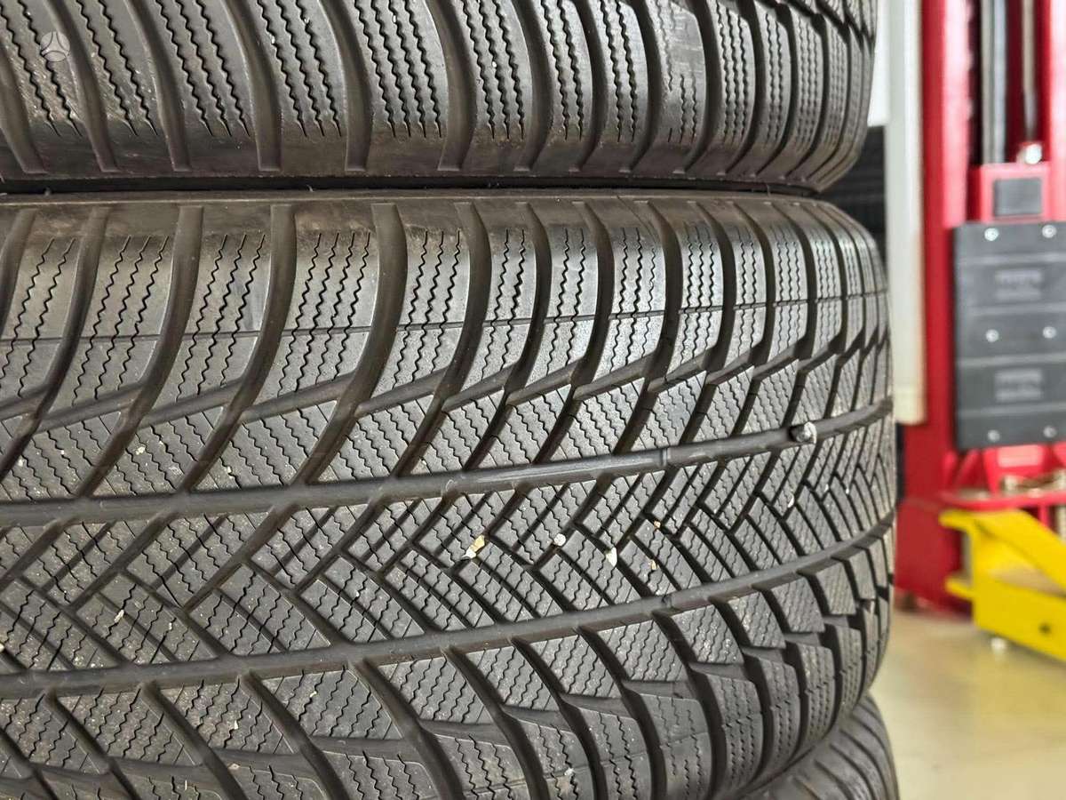 Bridgestone BLIZZAK LM001 MO, winter 235/50 R19