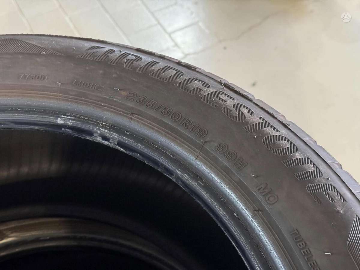Bridgestone BLIZZAK LM001 MO, winter 235/50 R19