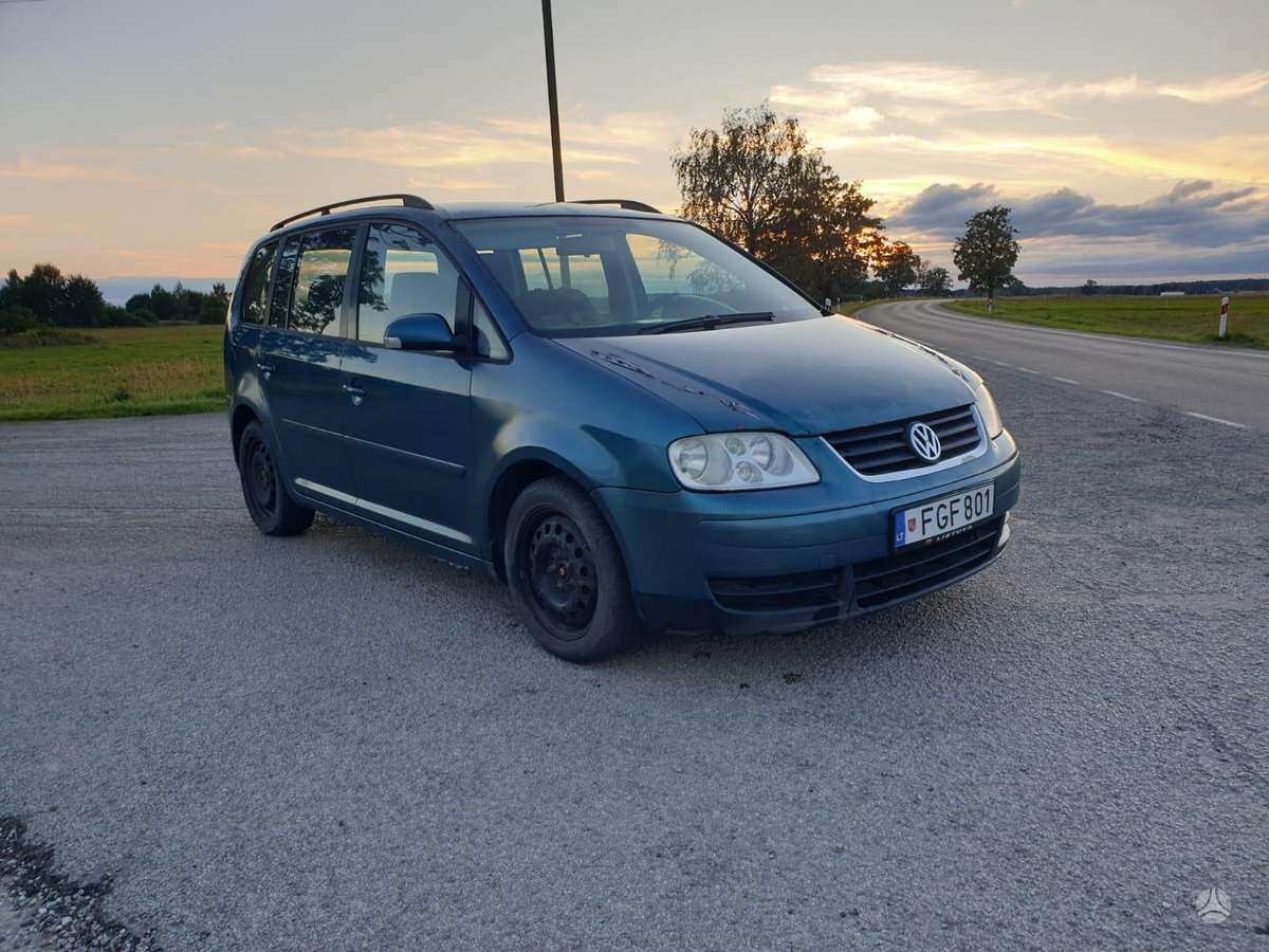 Volkswagen Touran - 1